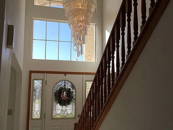 5th image of 596 Farm View Ct