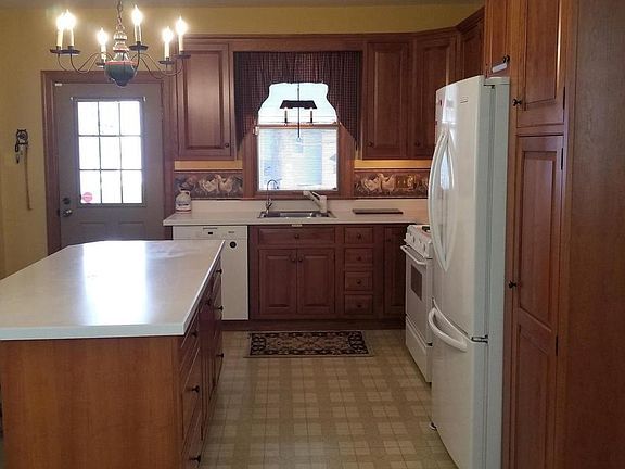 4th image of 178 Cochran St