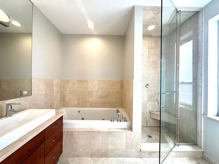 1635 W Cortland St #301 — Photo 23