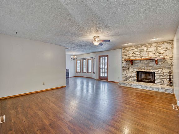 5th image of 2919 E Eastwood Street