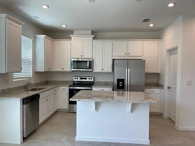 3 bed, 2.5 bath, 1556 sqft, $2,100 — Photo 3