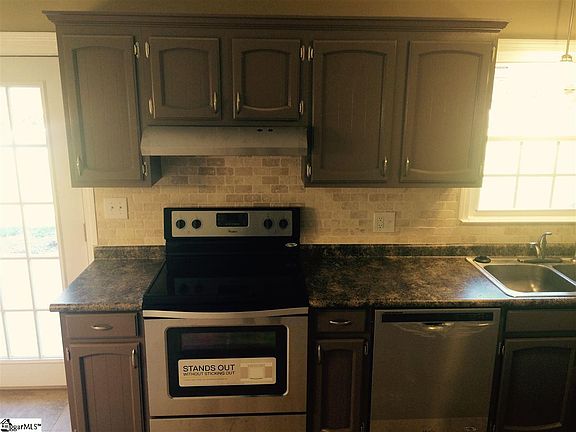 4th image of 17 Woodleigh Dr