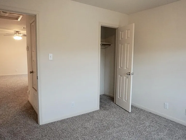 2305 Nestlewood Dr — Photo 17