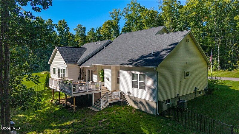 4th image of 1410 Cosgrove Drive