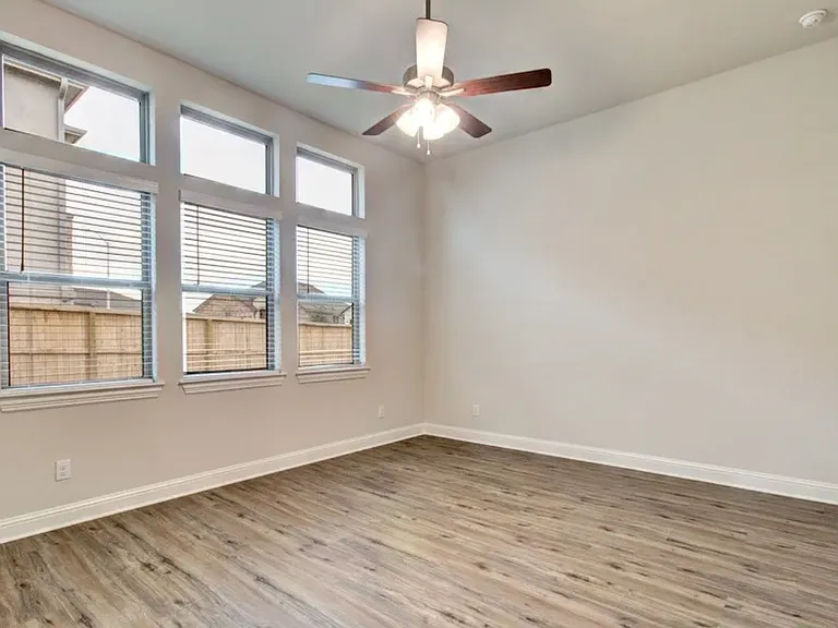 737 Groudsel Ave — Photo 9