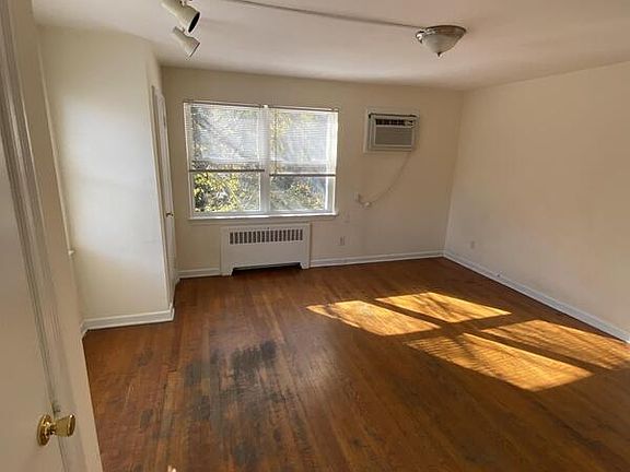 3rd image of 825 Harrington Ave APT 7