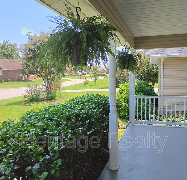 2707 Lady Bug Ln — Photo 3