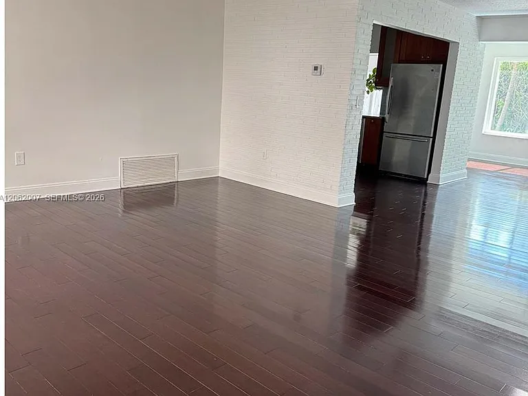 5320 SW 89th Ave — Photo 3