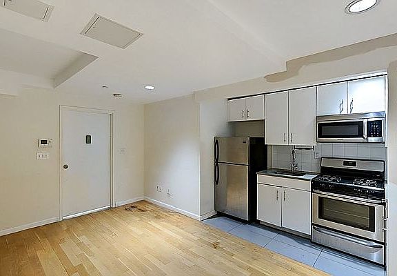 3rd image of 230 W 113th St #A