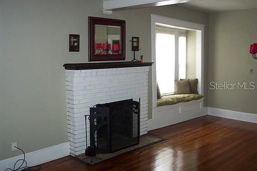 3rd image of 910 Shady Lane Dr