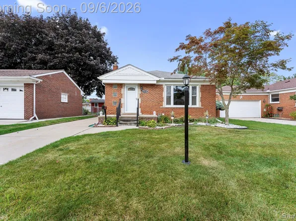 9934 Manor Ave, Allen Park, MI 48101