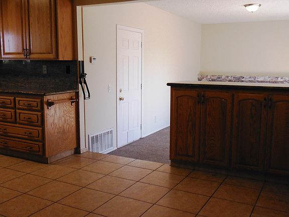 4th image of 678 Braxton Dr