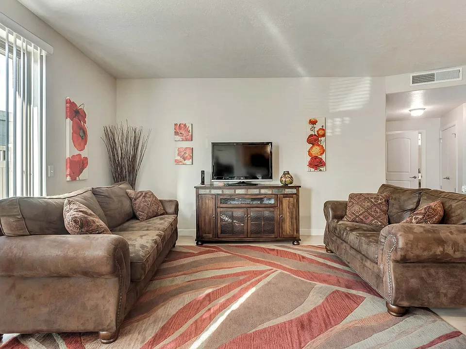 606 W South Temple St #ID1389262P
