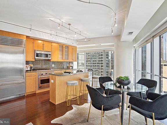 2nd image of 1111 19th St N APT 1708
