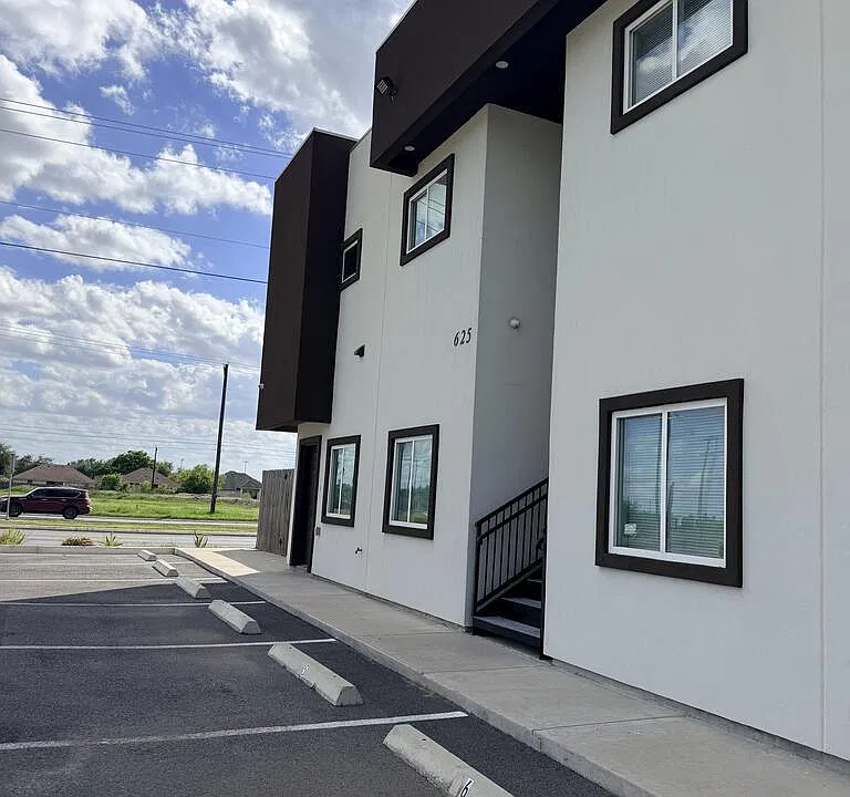 625 N Loop 499 #3