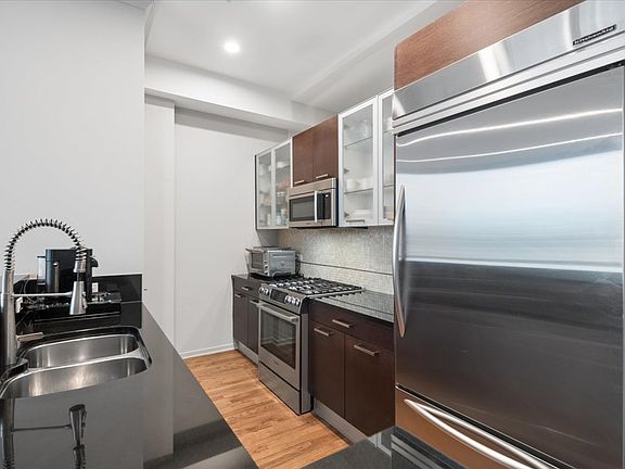 4th image of 500 W Superior St Unit 1307