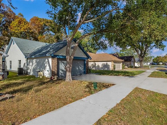 4th image of 553 Remington Oak Dr