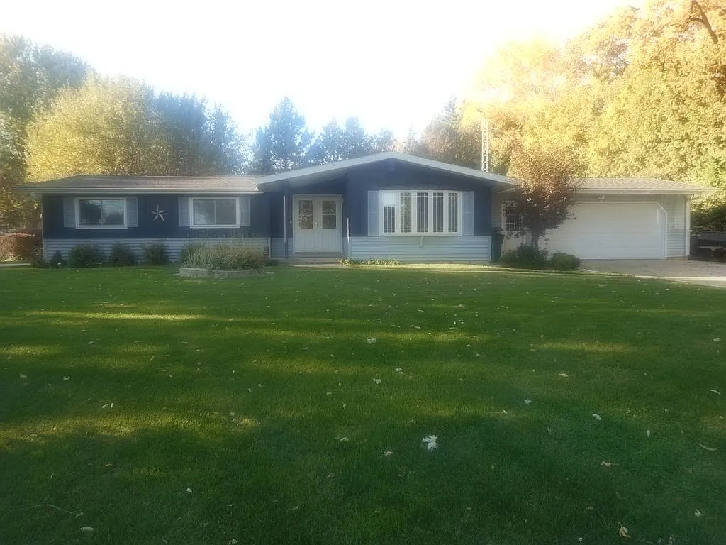 N7407 Edgewater Dr photo 1