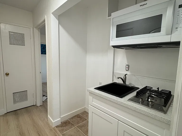 528 N Placentia Ave — Photo 7
