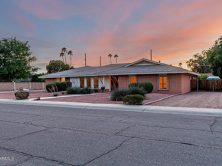 2148 E Cairo Dr — Photo 3