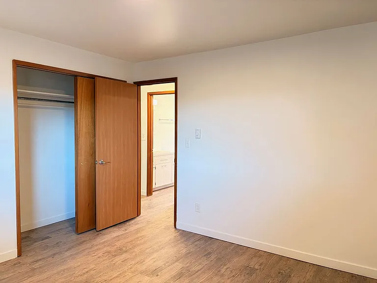 520 & 524 NE 112th St — Photo 33