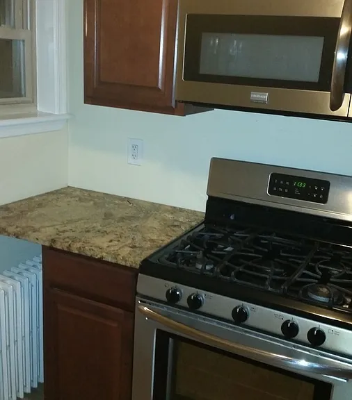 525 Fitzwater St #1R — Photo 3