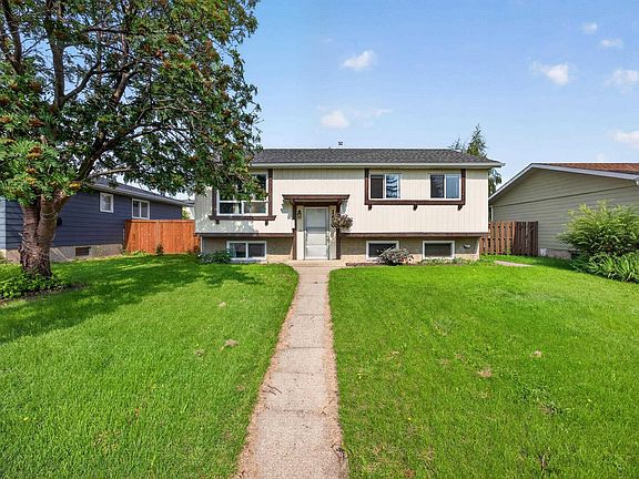 3rd image of 156 Clareview Rd NW