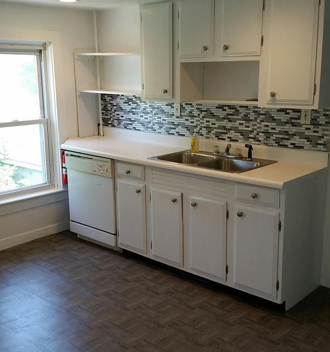 2nd image of 252 Wood St #3