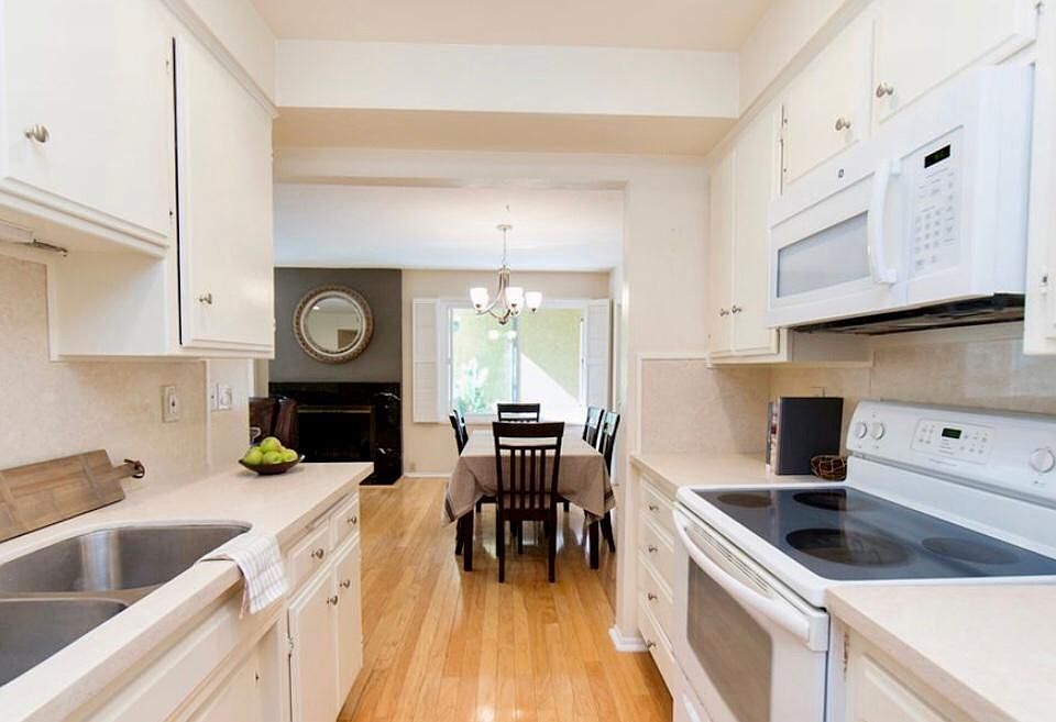 1st image of 1262 S Barrington Ave APT 207