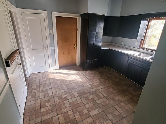5th image of 11625 S Stewart Ave #1