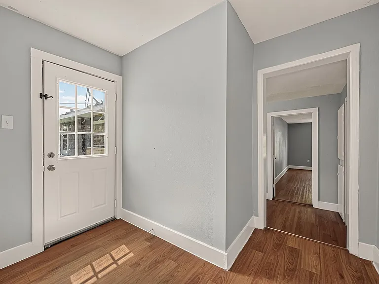 10601 Ambursen St — Photo 13