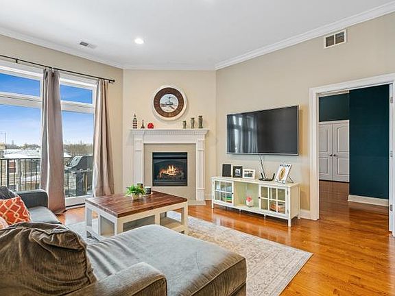 2nd image of 4141 N Kedzie Ave #406
