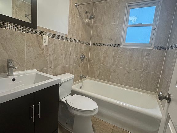 4th image of 4022 Amundson Ave Floor 2