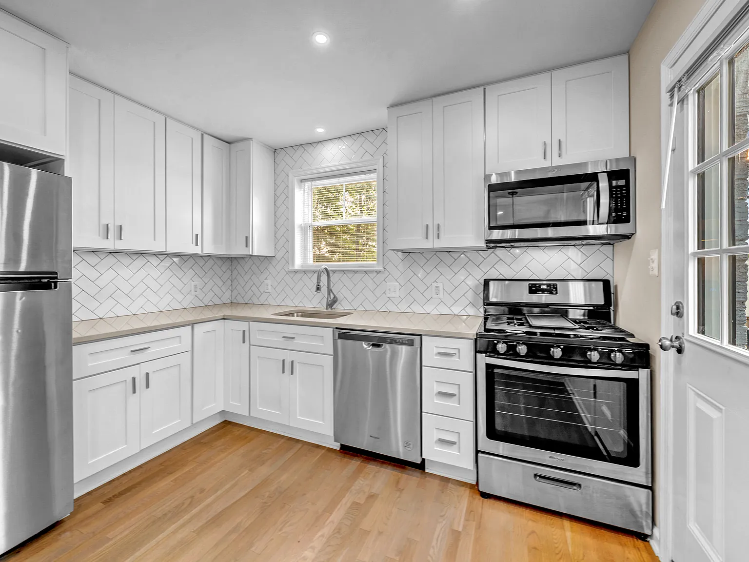 3 bed, 2.5 bath, 1800 sqft, $3,550 — Photo 4