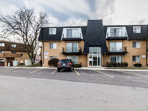 2nd image of 4815 W 109th St APT 202