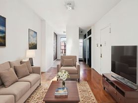 323A E 89th St