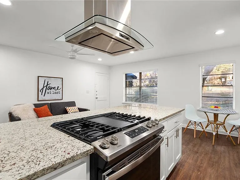 301 E 33rd St #5 — Photo 6
