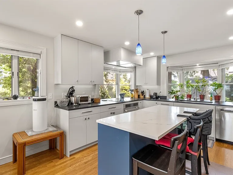 14 Belmont St #A — Photo 2