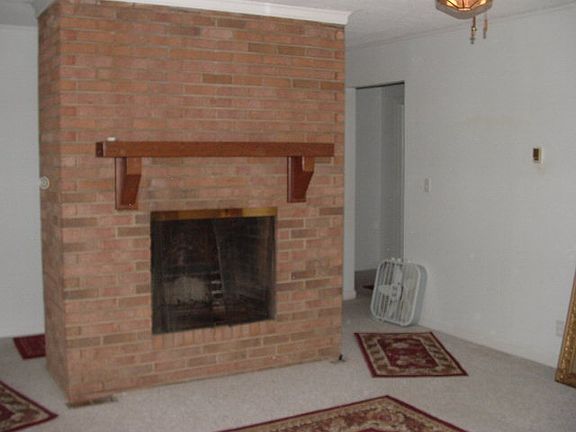 5th image of 231 Hilltop Dr