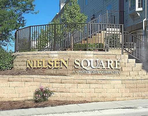 2nd image of 1021 Maiden Ln