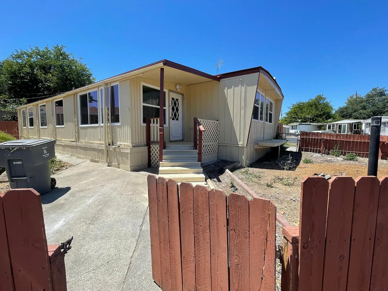 200 Doolittle Dr photo 1