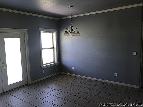 4th image of 521 E Park Ave