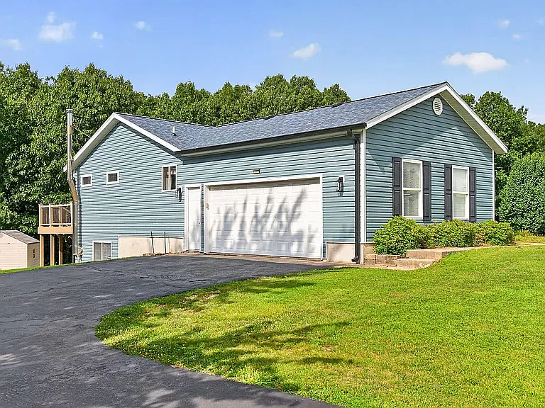 4 bed, 2450 sqft, $2,900 — Photo 4