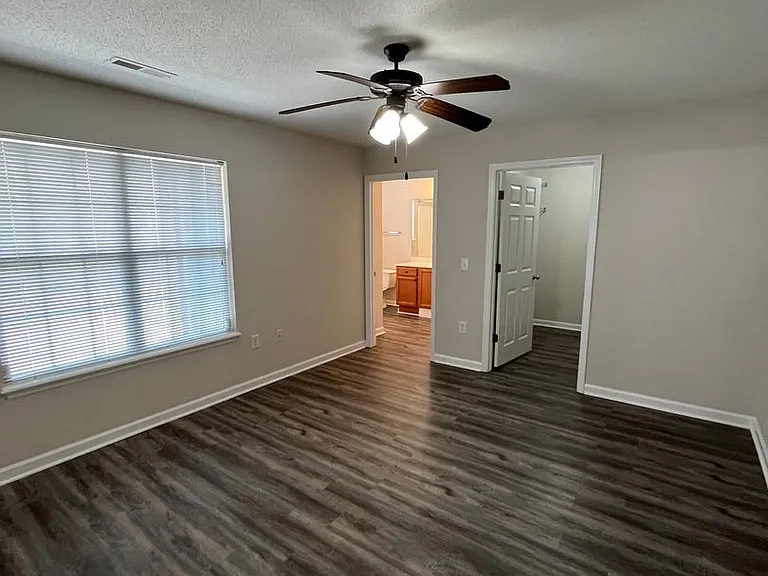Meridian Park Apartments — Photo 32