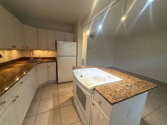 2nd image of 1414 NE 5th Ter #4