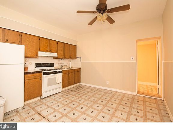 4th image of 310 E Wildey St