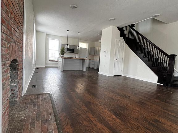 3rd image of 1100 E 8th St