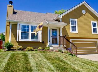 206 Spinnaker Dr, Smithville, MO 64089