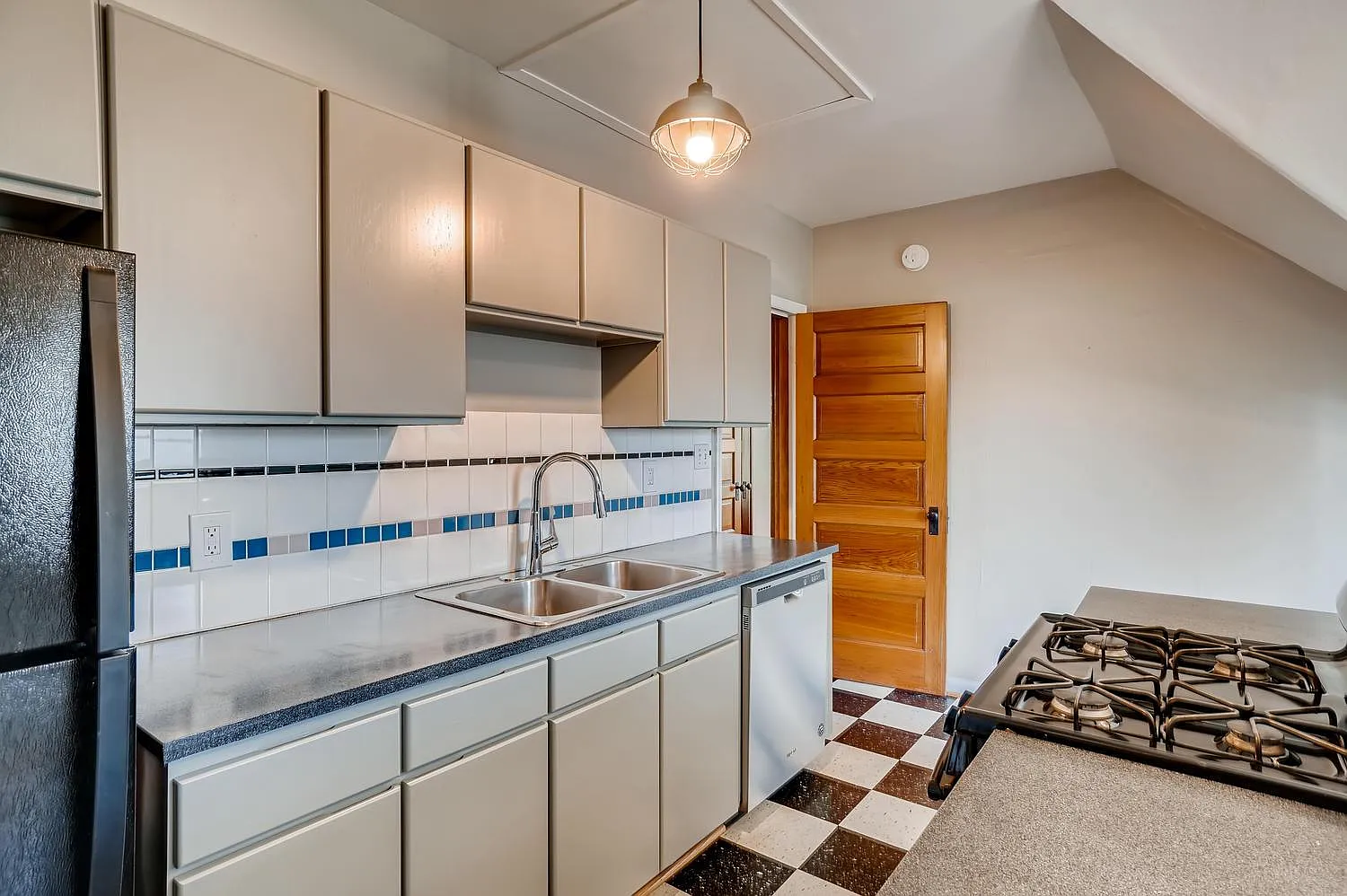 2620 NE Flanders St #3 photo 1