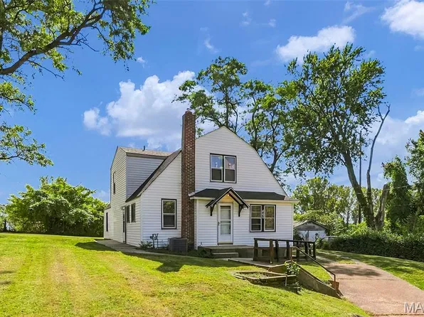 460 Adrian Dr, Saint Louis, MO 63137